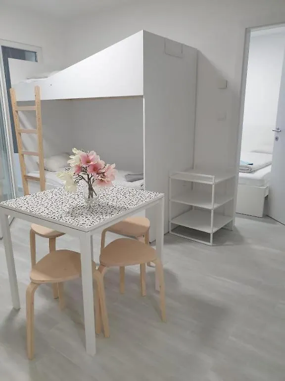Betariel'Com Westbahnhof R Apartment Vienna 0*,  Austria